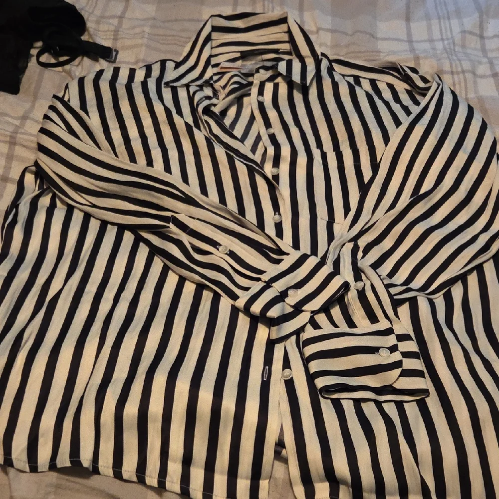 Lane Bryant Black and White Casual Button Down Shirt - Picture 1 of 1